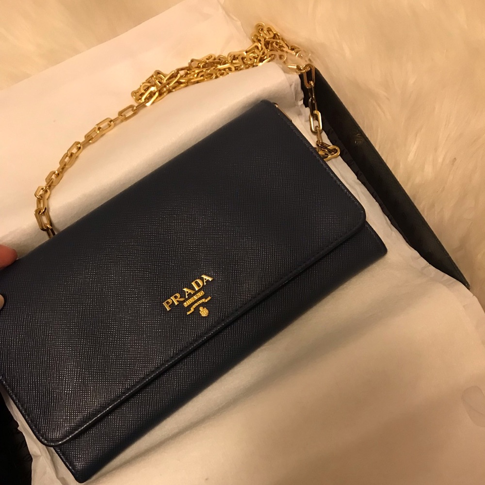 Prada wallet on chain (wallet, clutch & crossbody)